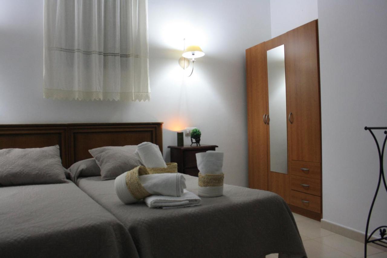 Casa Rural La Plaza Almoharin Esterno foto